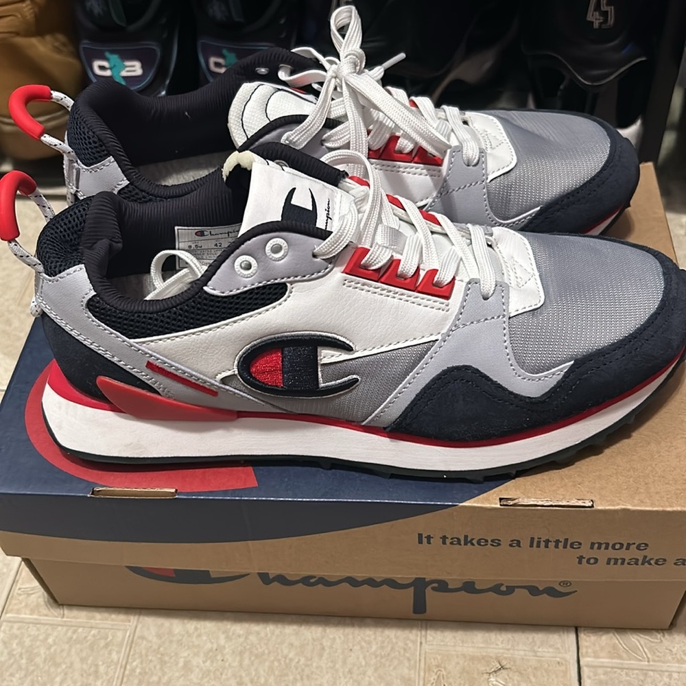 🔴🔴SOLD🔴🔴CHAMPION RELAY SHOES 8.5m NWT